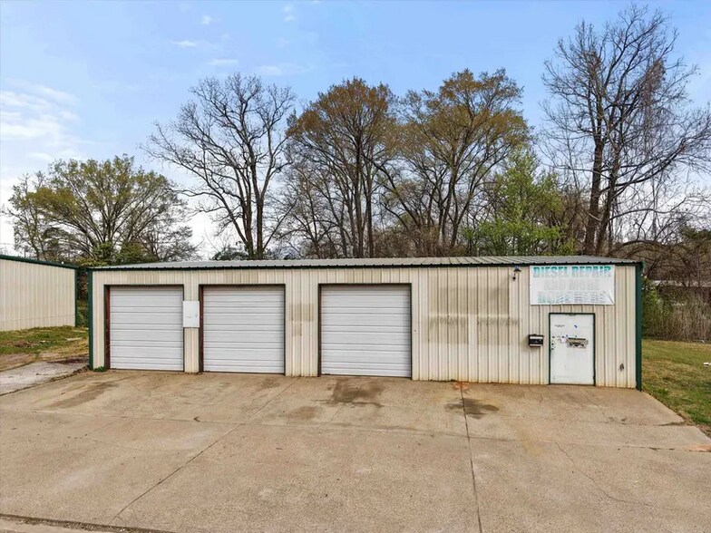 420 E Scott St, Gilmer, TX à vendre - Photo du bâtiment - Image 3 de 17