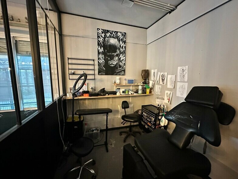 Retail in Le Havre for lease - Interior Photo - Image 3 of 3