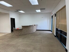2841 S Nova Rd, Daytona Beach, FL for lease Interior Photo- Image 2 of 8