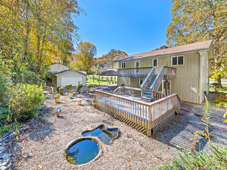 702 Jonathan Creek Rd, Waynesville, NC à vendre - Photo du bâtiment - Image 3 de 23