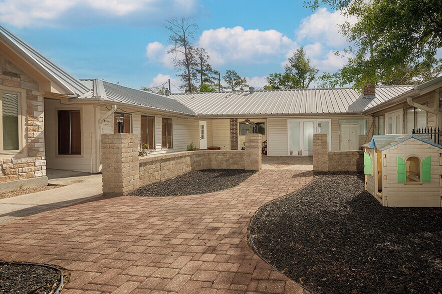 26407 Oak Ridge Dr, Spring, TX à vendre - Photo du bâtiment - Image 3 de 36