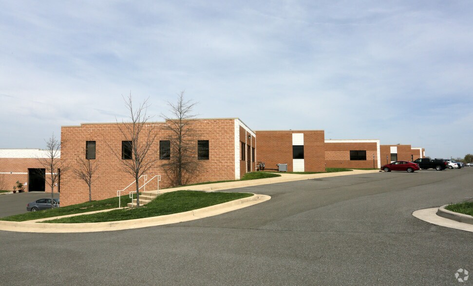 240-252 Airport Rd, Winchester, VA à vendre - Photo du bâtiment - Image 2 de 18