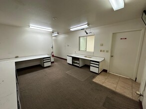 5026 Fruitridge Rd, Sacramento, CA for lease Interior Photo- Image 2 of 26