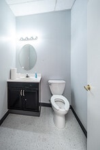 1225 W College Ave, Carrollton, TX à louer Photo intérieure- Image 2 de 6