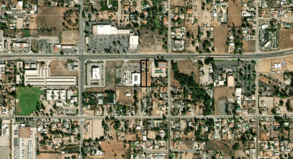 17157 Van Buren Blvd, Riverside, CA à vendre - Aérien - Image 1 de 4