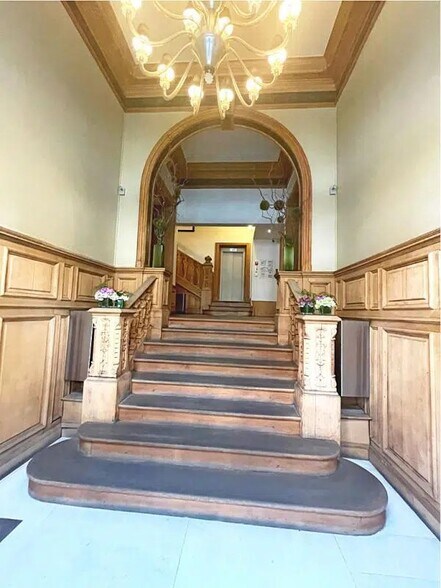 Office in Paris for sale - Interior Photo - Image 2 of 11