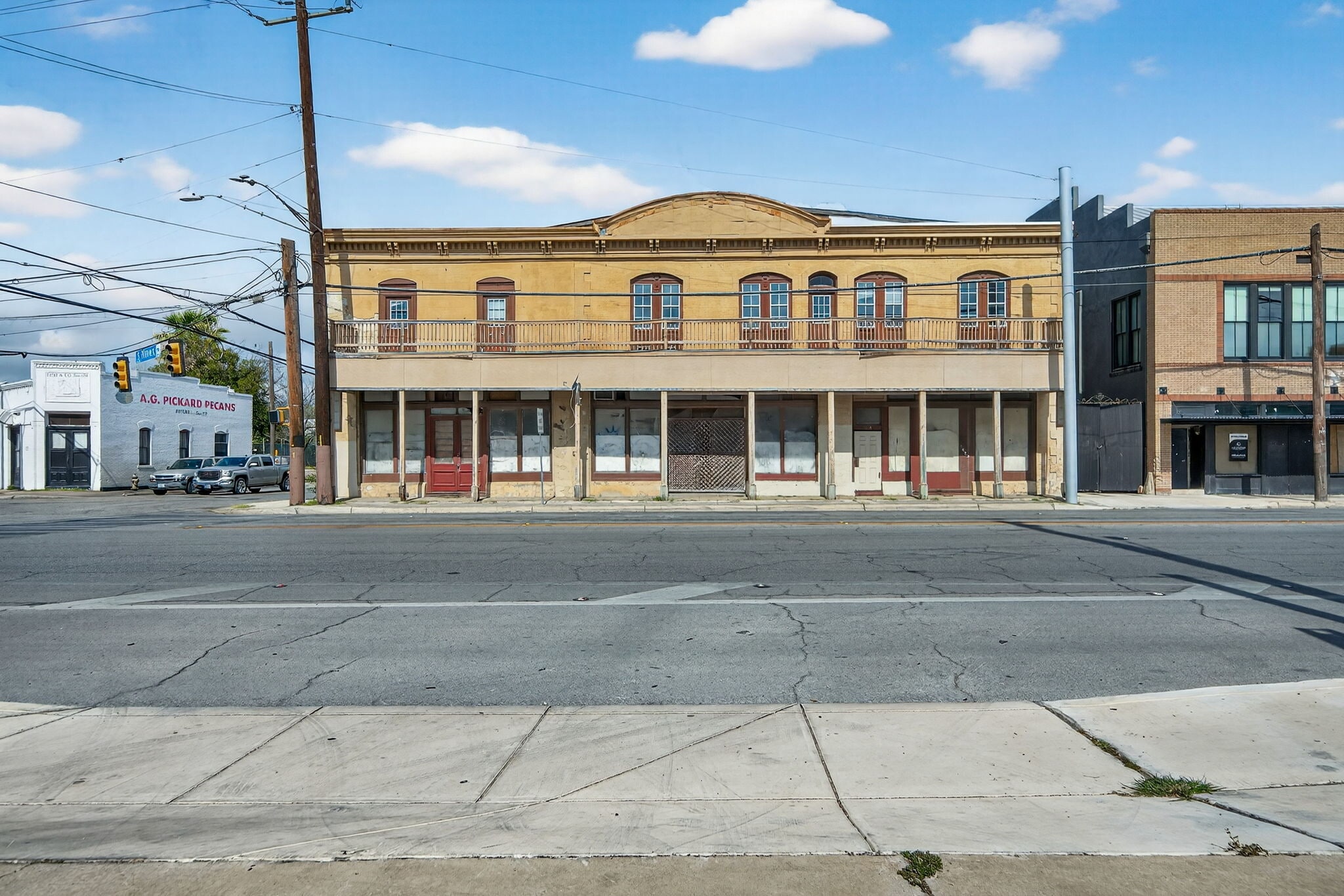 1425 S Flores St, San Antonio, TX for sale Primary Photo- Image 1 of 43