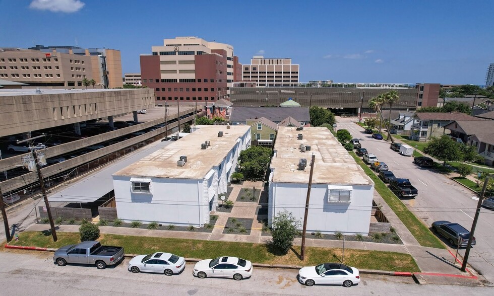 928 Post Office St, Galveston, TX for sale - Building Photo - Image 2 of 6