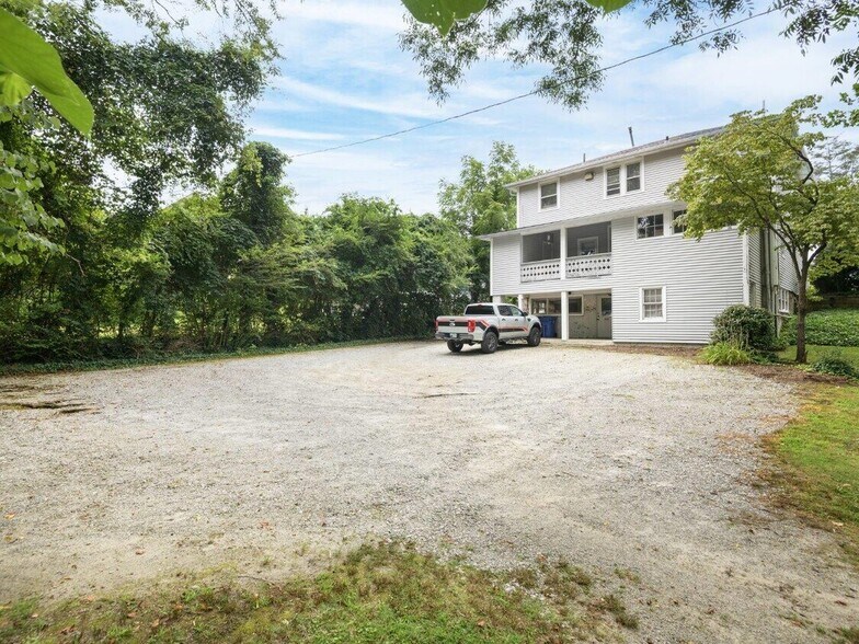 714 Oakland St, Hendersonville, NC à louer - Photo du bâtiment - Image 2 de 6