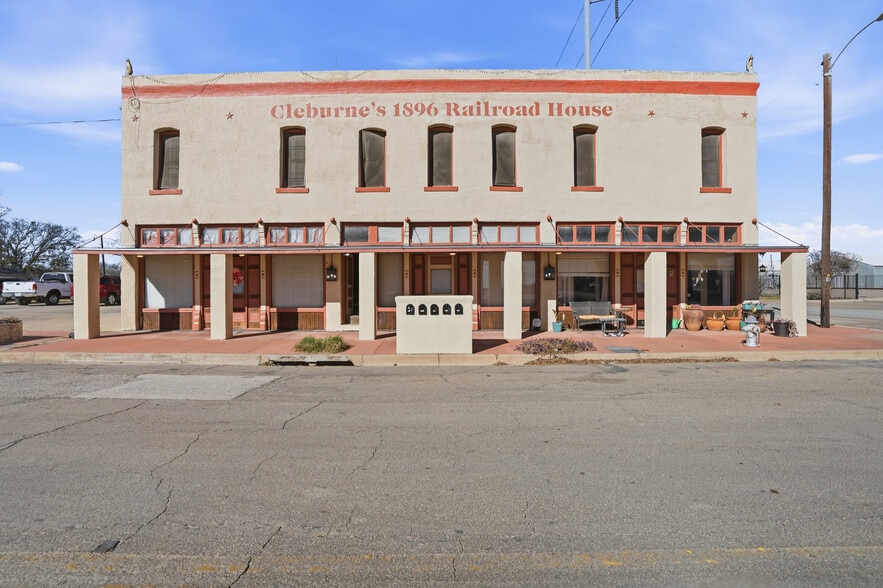 421 E Henderson St, Cleburne, TX for sale - Building Photo - Image 2 of 25