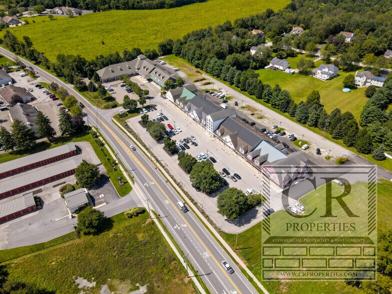 942 Route 376, Wappingers Falls, NY à louer - Photo du bâtiment - Image 3 de 46