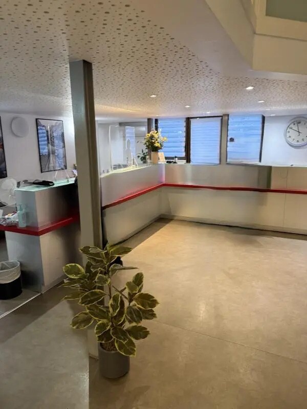 Office in Paris for sale Interior Photo- Image 1 of 11