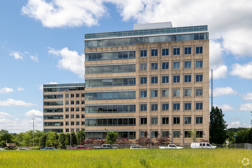 8444 Westpark Dr, McLean, VA à louer - Photo du bâtiment - Image 2 de 5