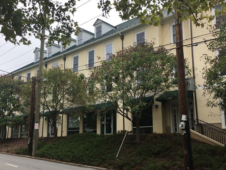 1001 E Market St, Charlottesville, VA à vendre - Photo du bâtiment - Image 2 de 17