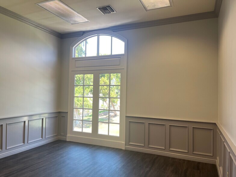 116 W Lime Ave, Monrovia, CA à louer - Photo intérieure - Image 3 de 8