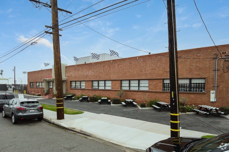 610 Lairport St, El Segundo, CA à vendre - Photo du bâtiment - Image 2 de 5