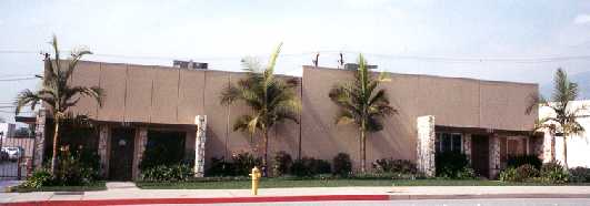 1009 S Mountain Ave, Monrovia, CA à louer - Photo du bâtiment - Image 3 de 11