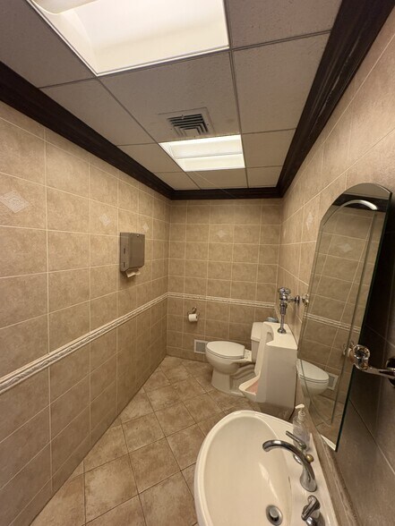 44 Broadway, Greenlawn, NY à louer - Photo du bâtiment - Image 3 de 12