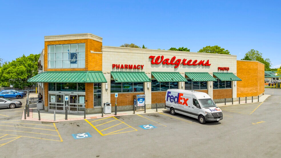 2100 E Ridge Rd, Rochester, NY à vendre - Photo du bâtiment - Image 3 de 12