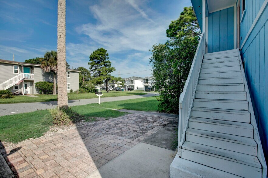 725 7th S ave, Jacksonville Beach, FL à vendre - Photo du bâtiment - Image 2 de 24