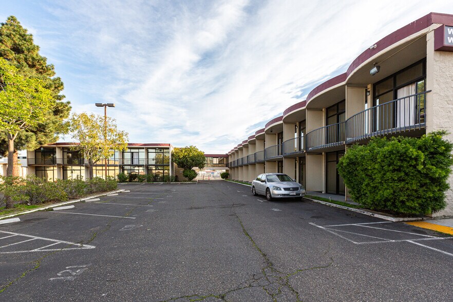 150 Hegenberger Rd, Oakland, CA à vendre - Photo du bâtiment - Image 3 de 40