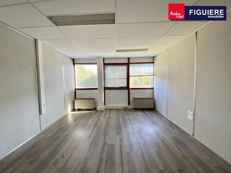 Office in Meyreuil for lease - Interior Photo - Image 3 of 12