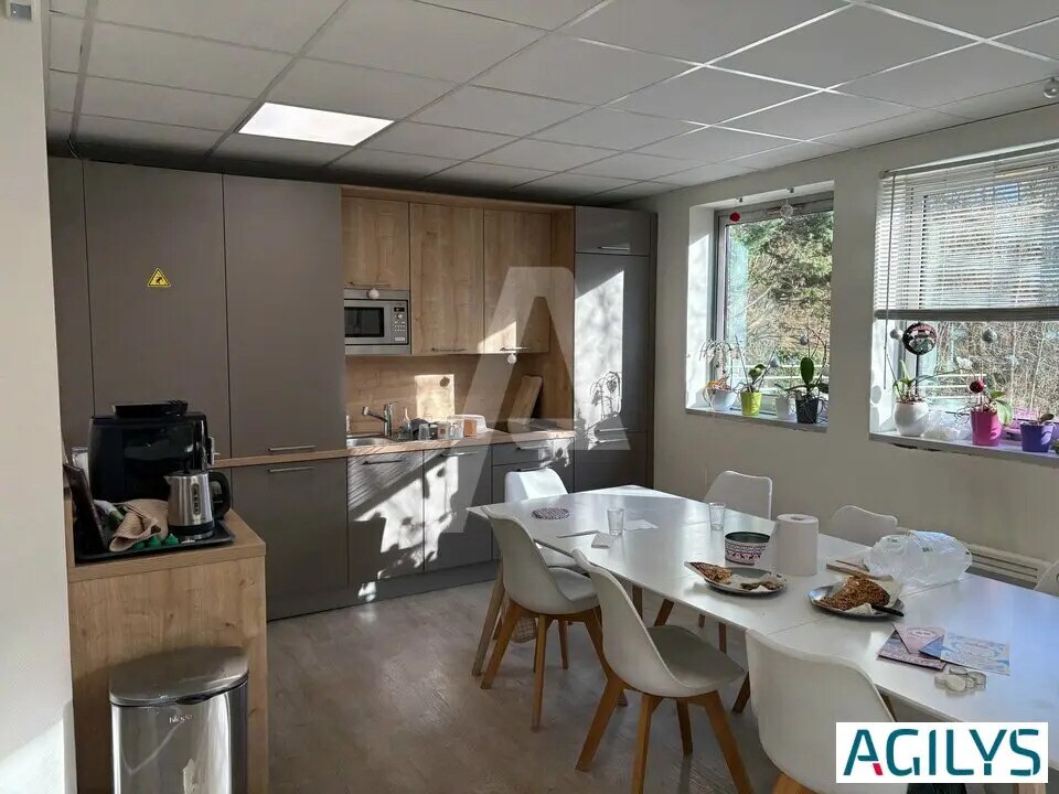 Office in Orsay for lease Building Photo- Image 1 of 9