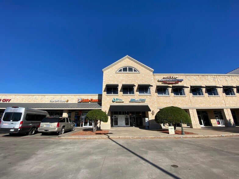 1030 E Highway 377, Granbury, TX à louer - Photo du bâtiment - Image 3 de 6