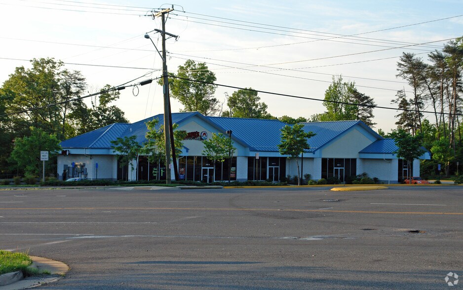 8101-8103 Loisdale Rd, Newington, VA à louer - Photo du bâtiment - Image 3 de 3