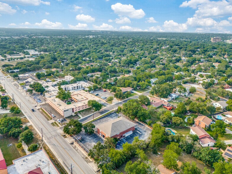 1259 Jackson Keller Rd, San Antonio, TX à louer - Photo principale - Image 2 de 31