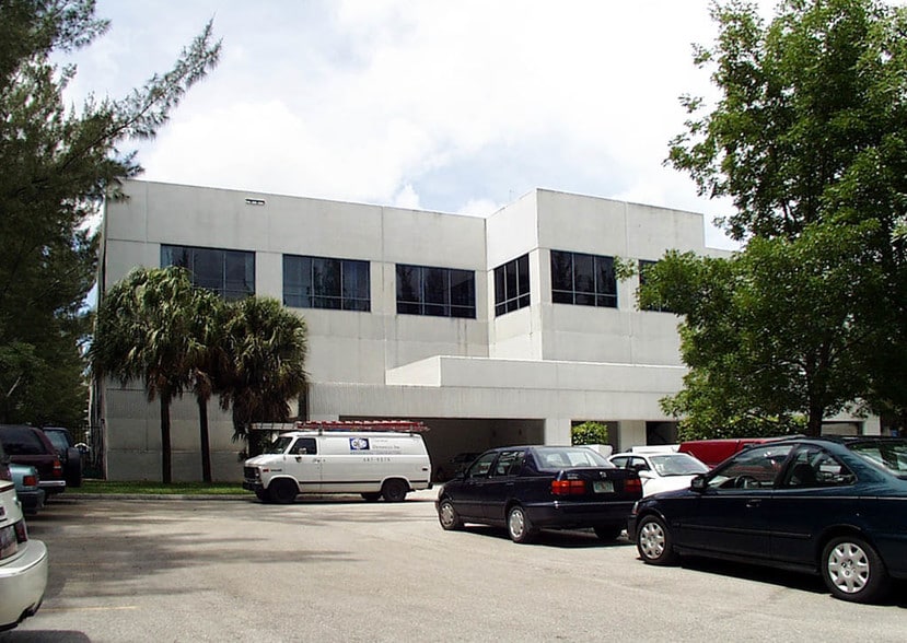 1500 NW 95th Ave, Miami, FL for lease - Building Photo - Image 3 of 19