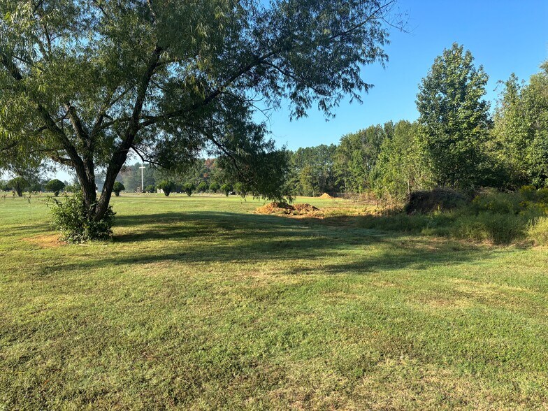 2500 S Knoxville Ave, Russellville, AR à vendre - Photo du bâtiment - Image 2 de 7