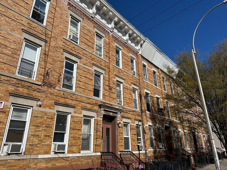456 Grant Ave, Brooklyn, NY à vendre - Photo du bâtiment - Image 3 de 3