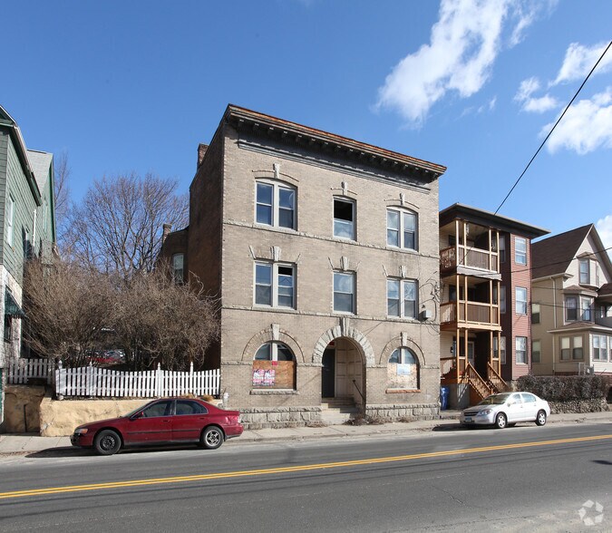 815 E Main St, Waterbury, CT à vendre - Photo du bâtiment - Image 2 de 19
