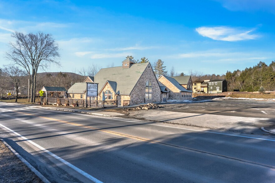 6254 Main St, Tannersville, NY à vendre - Photo du bâtiment - Image 2 de 41