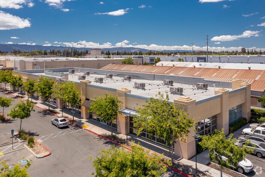 2161-2199 Monterey Rd, San Jose, CA à louer - Photo du bâtiment - Image 3 de 28