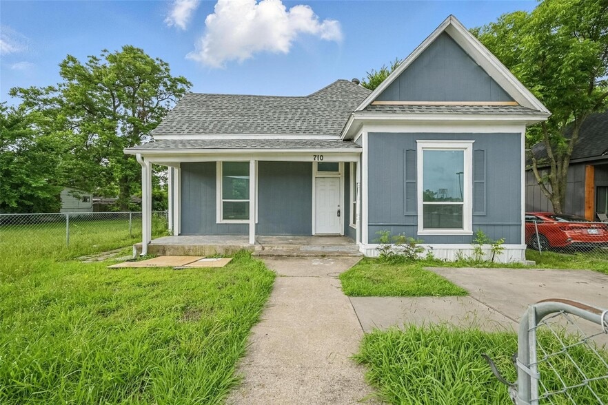 710 W Owing St, Denison, TX à vendre - Photo principale - Image 1 de 1