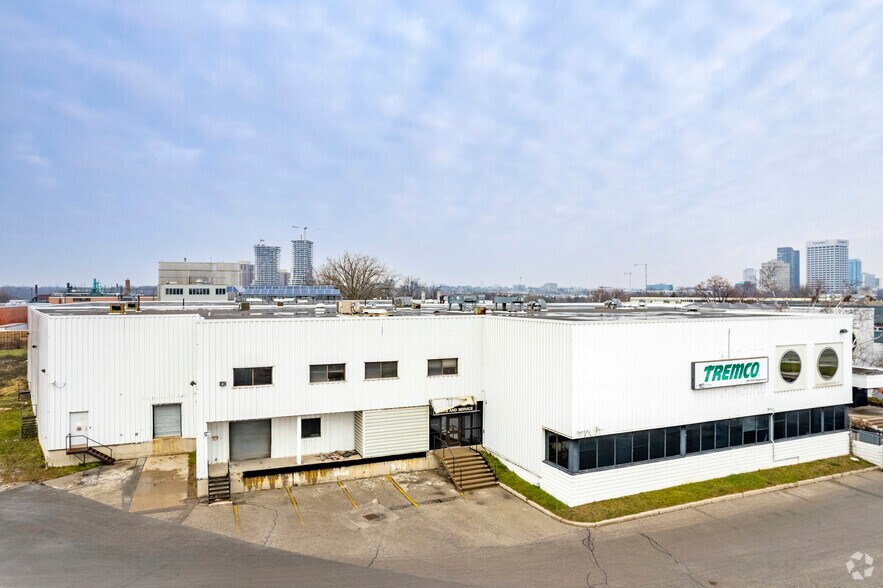 50 Beth Nealson Dr, Toronto, ON à louer - Photo du bâtiment - Image 2 de 4