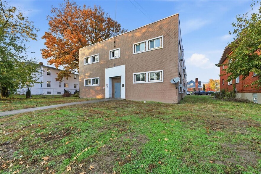 1636 Summit Rd, Cincinnati, OH à vendre - Photo du bâtiment - Image 2 de 15