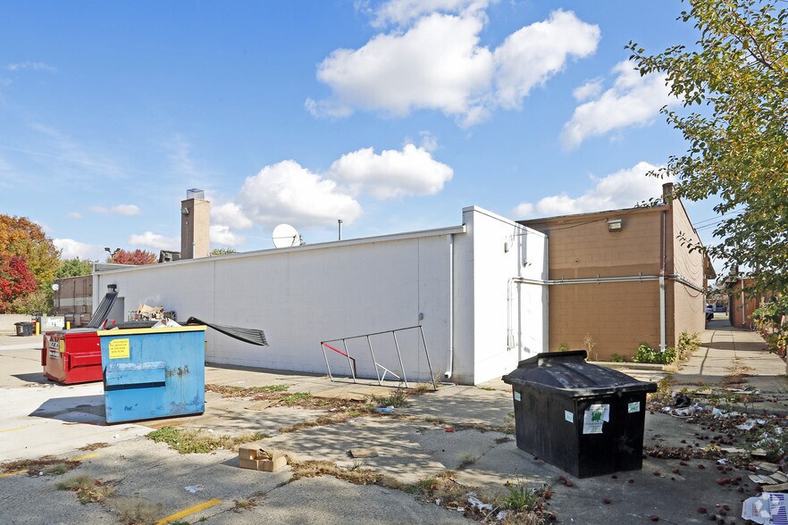 25209 Gratiot Ave, Roseville, MI à vendre - Photo du bâtiment - Image 2 de 6