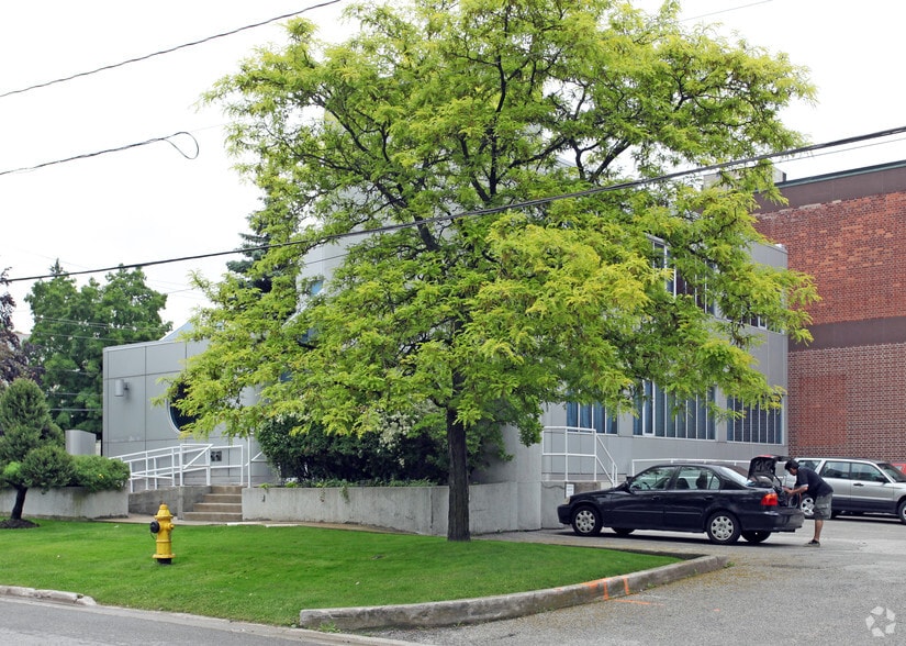 4151 Sheppard Ave E, Toronto, ON à vendre - Photo du bâtiment - Image 2 de 2
