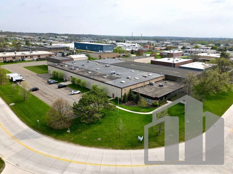 23800 Research Dr, Farmington Hills, MI à louer - Photo du bâtiment - Image 2 de 10