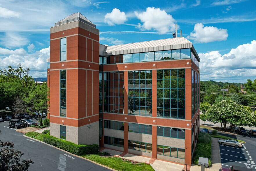 651 E 4th St, Chattanooga, TN à louer - Photo du bâtiment - Image 3 de 14