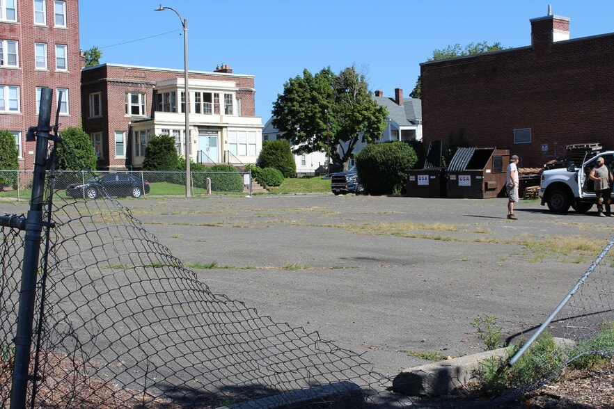 242 Suffolk St, Holyoke, MA for sale - Building Photo - Image 3 of 6