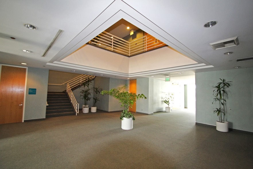 5200 Irwindale Ave, Irwindale, CA à louer - Hall d’entrée - Image 3 de 10