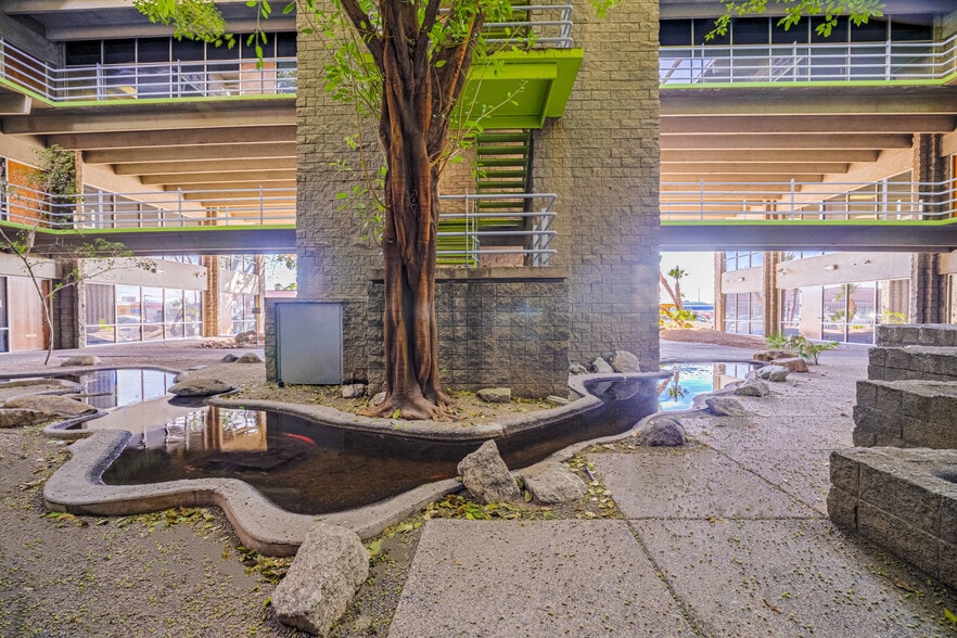 1616 E Indian School Rd, Phoenix, AZ for lease - Building Photo - Image 2 of 7