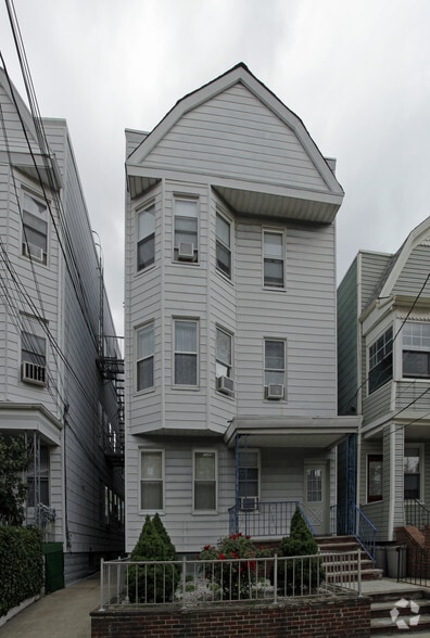 35 E 26th St, Bayonne, NJ for sale - Primary Photo - Image 1 of 49
