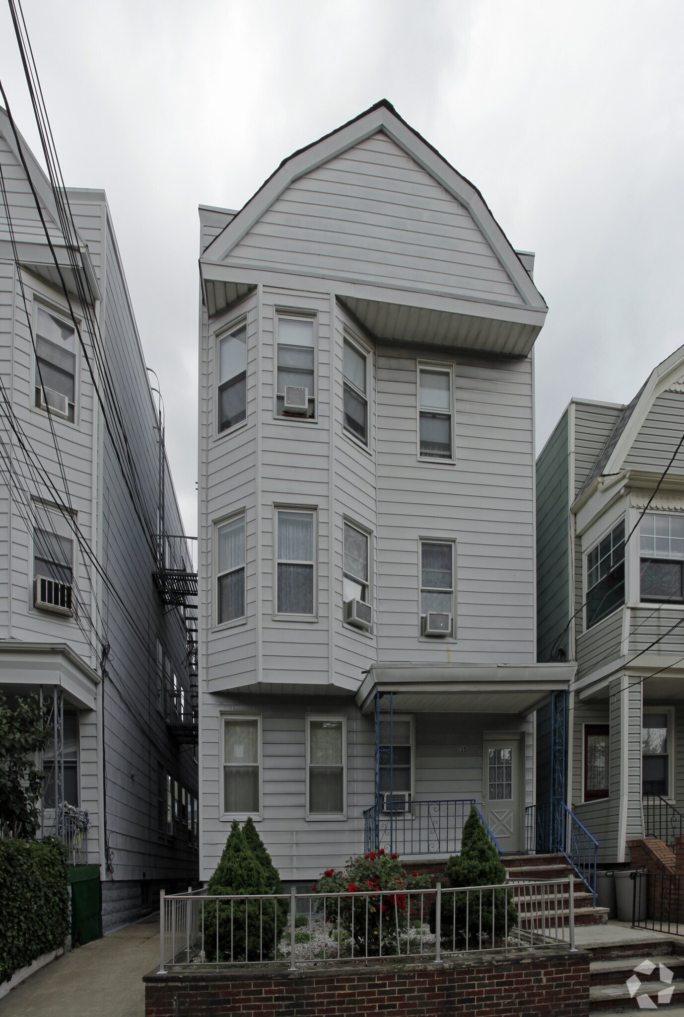 35 E 26th St, Bayonne, NJ à vendre Photo principale- Image 1 de 50
