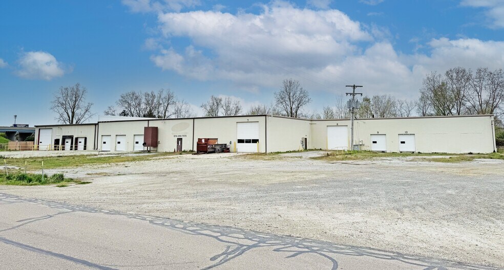 2371 N Rainbow Dr, Warsaw, IN à louer - Photo du bâtiment - Image 3 de 11