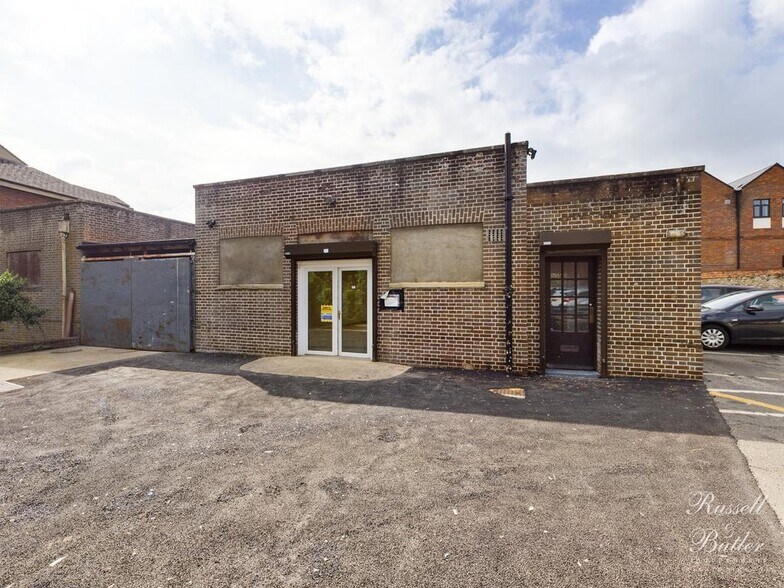 Market Hl, Buckingham à louer - Photo du bâtiment - Image 2 de 3